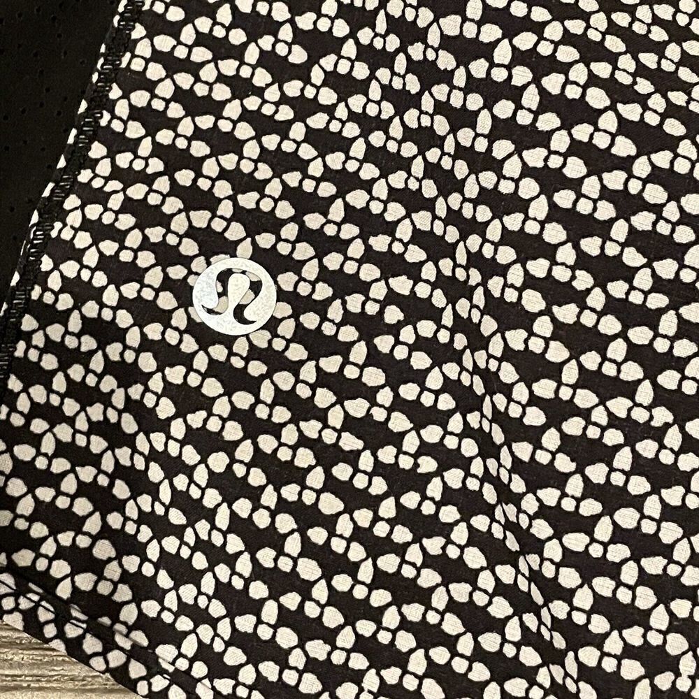 Lululemon Real Quick Perforated Shorts Monochromatic Black White Running Size 4 - Picture 7 of 14